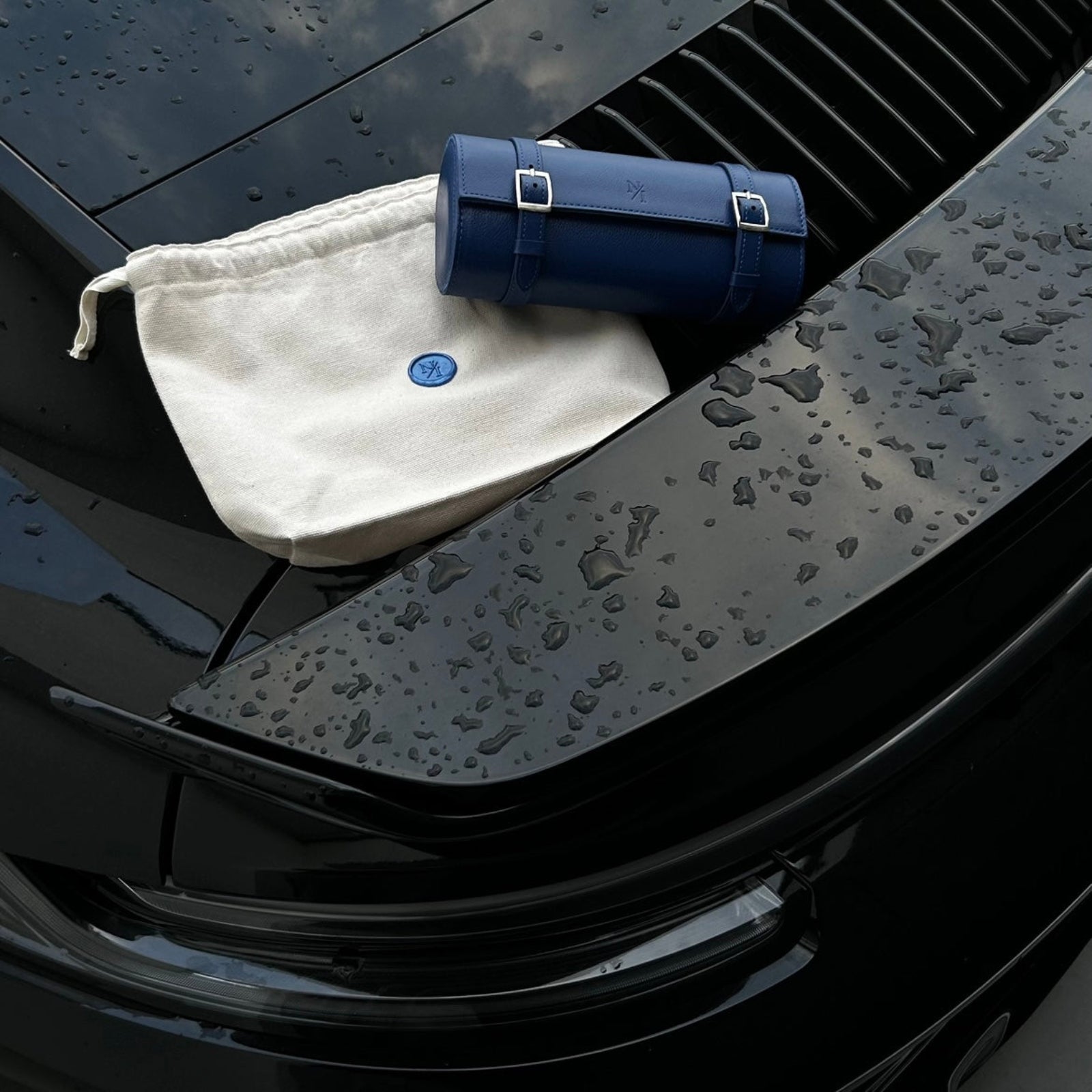 Uhrenetui auf Porsche